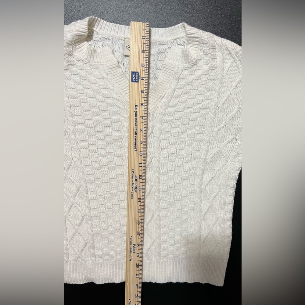 St. John's Bay Women’s White Cable Knit Pullover V-Neck Sweater! Size Small. - Picture 5 of 8